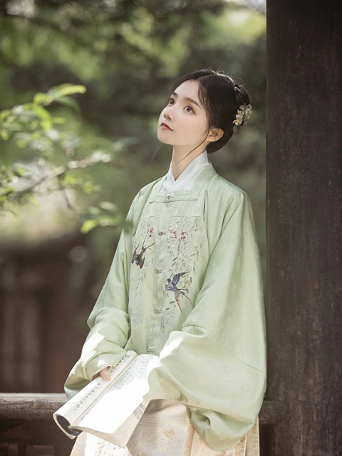 10 Most Popular Hanfu Female Model in 2022 - Newhanfu