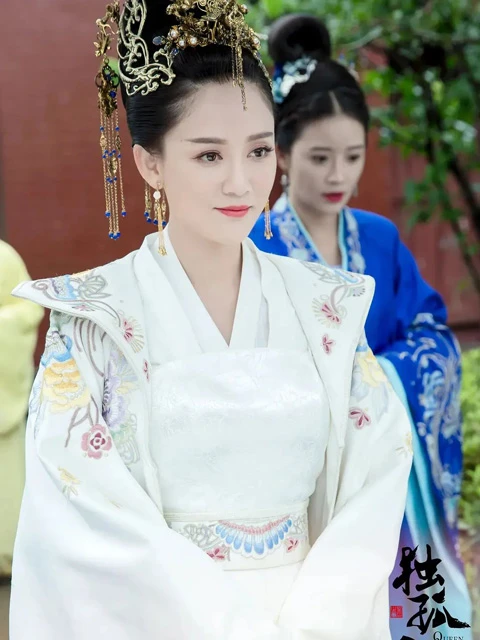 Unveiling the Rich History of Chinese Wedding Attire - Newhanfu