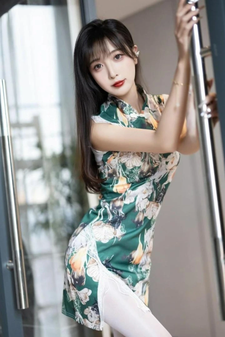 New Trend of Cheongsam: The Interweaving of Tradition and Fashion