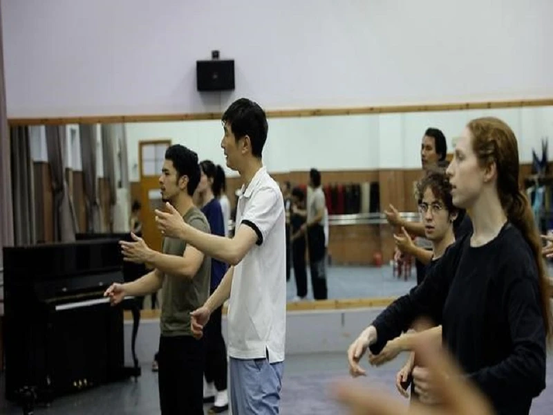 Shanghai's Cultural Tapestry: International Students Dive into Chinese Opera