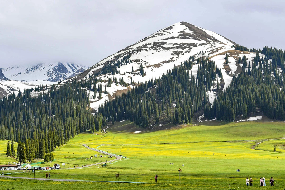 Exploring Xinjiang: A Land of Cultural Riches and Thriving Tourism