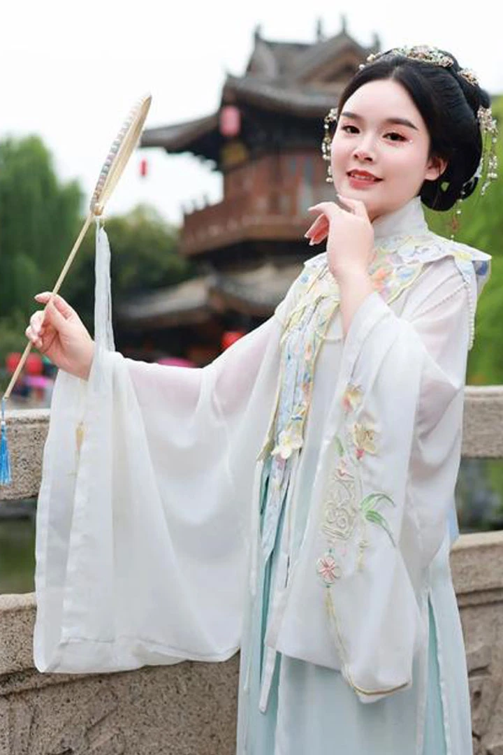 Rediscovering Hanfu: A Cultural Phenomenon in Modern China