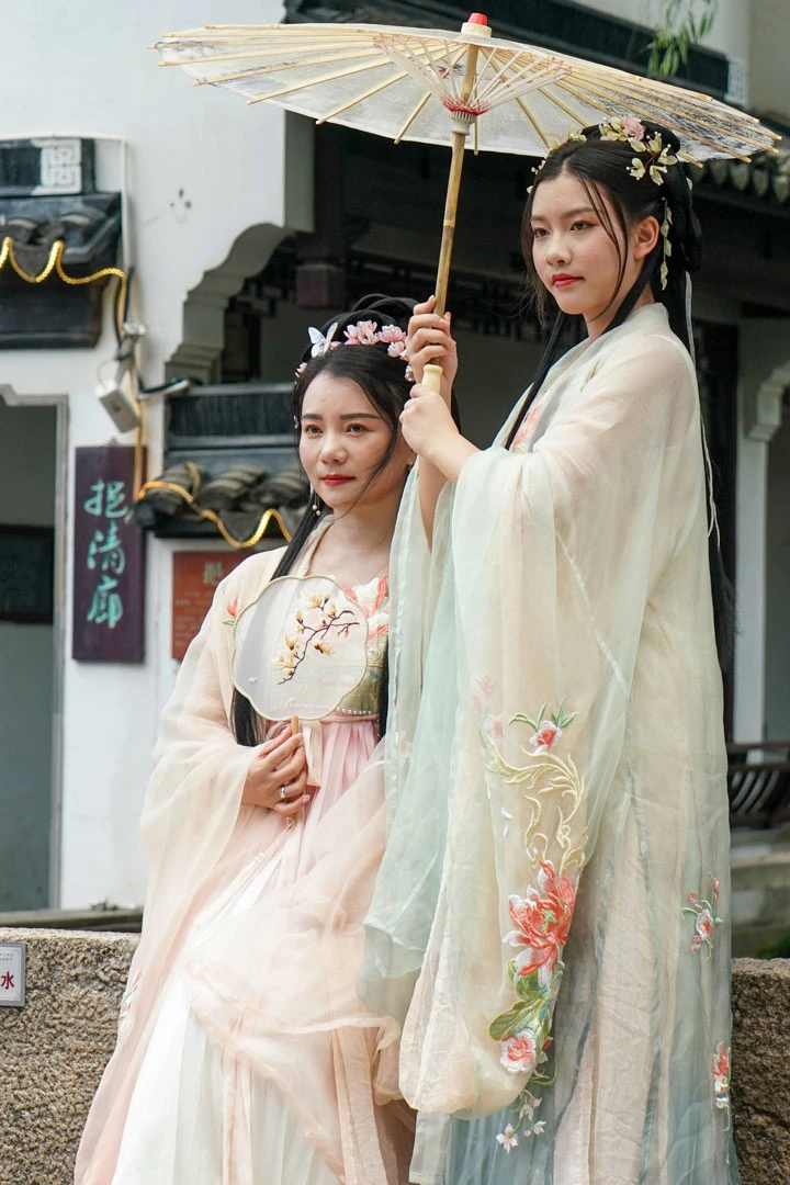 Reviving Tradition: The Resurgence of Summer Hanfu Fashion