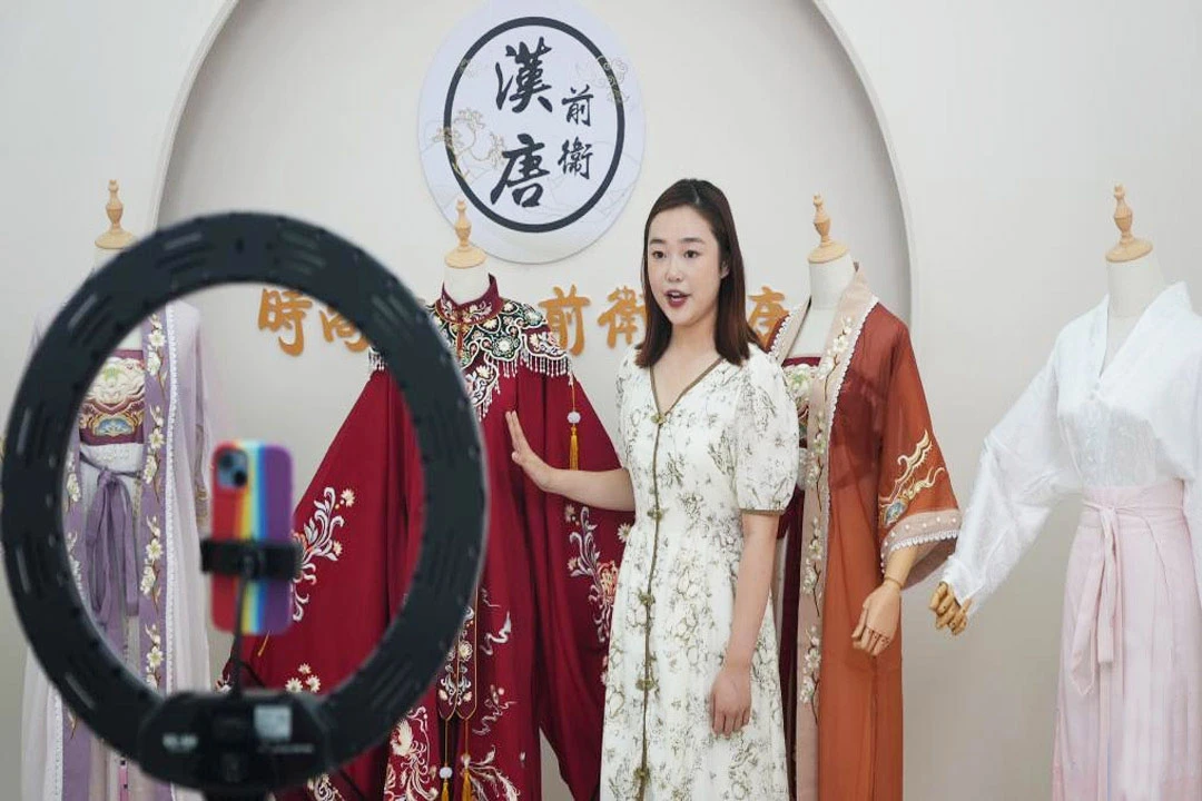 The Rebirth of Hanfu in Livestream Shopping