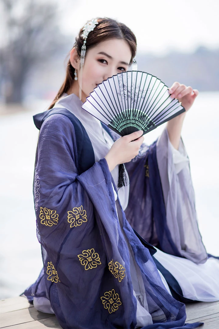 The Rise of Traditional Chinese Fashion in Luoyang