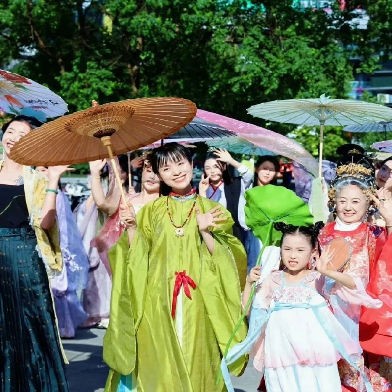 "Umbrella Fairy" Film Premiere: A Grand Gathering of Hanfu Enthusiasts