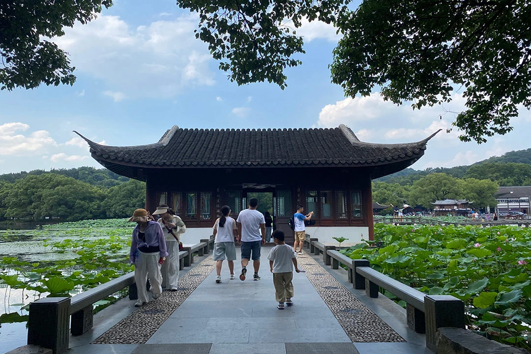 A Scorching Summer in Hangzhou West Lake