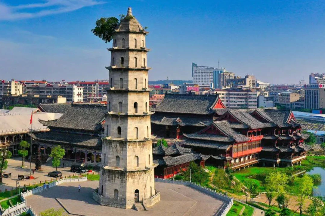 The Historical Echoes of Qingyun Tower