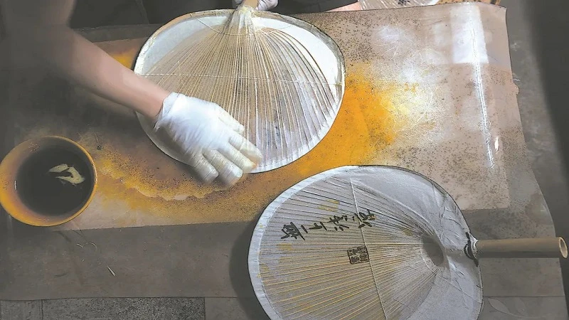 Guanpu Oil Paper Fans: A Cool Breeze from Tradition