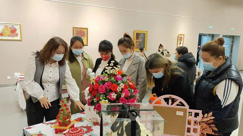 Heilongjiang's Artisan Women Shine at SCO Women's Forum