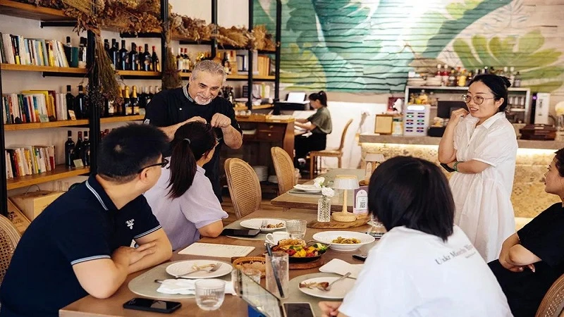 The Culinary Journey of an Italian Chef in a Chinese Town