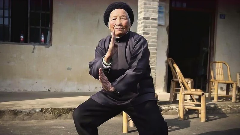 The Eagle Claw Fist in Foshan Schools