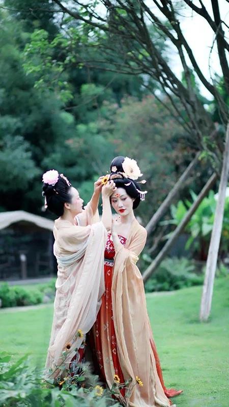 Chengdu’s Hanfu Week at Shuyi Theater