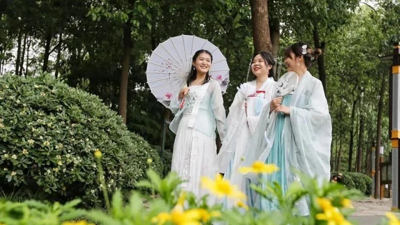 Chengdu’s Hanfu Week at Shuyi Theater