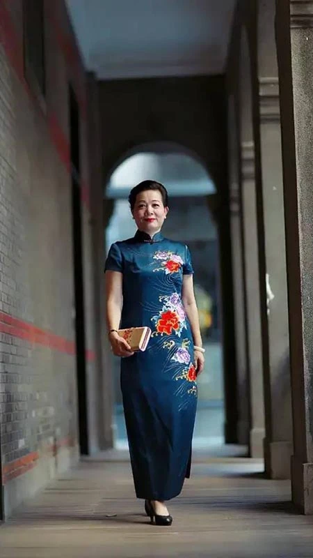 The Qipao as a Symbol of Womens Evolution in China