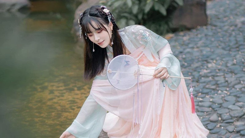 Hanfu Blogger Shares Cultural Exchange Journey