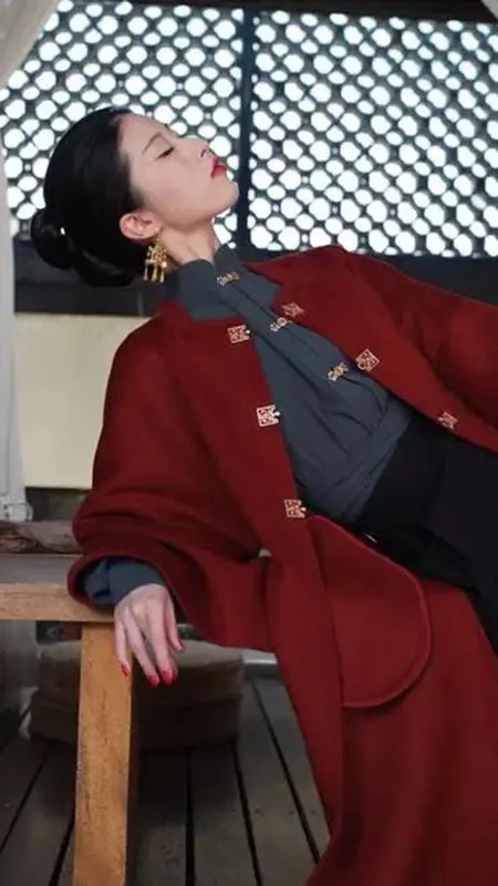 Li Ziqi Wears Hu Bugui’s Viral Hanfu