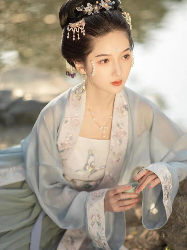 Song Dynasty Fashion: The Truth About Pearl Makeup