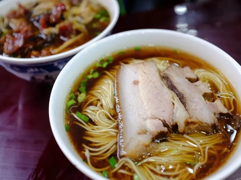 Suzhou's Timless Noodle with 20 Toppings