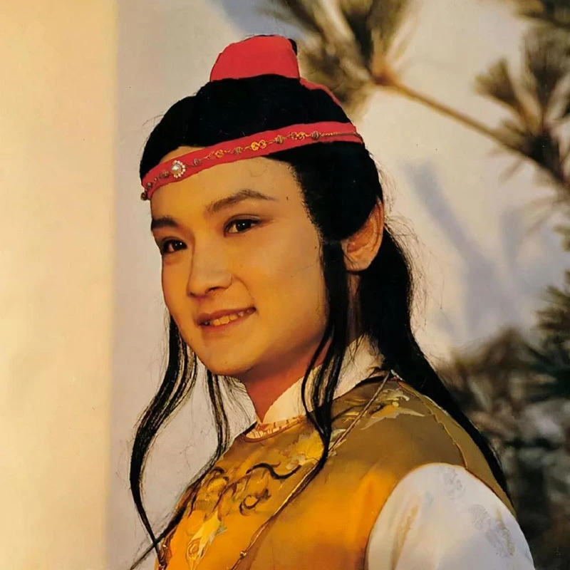 The Timeless Appeal of the Chinese Forehead Ribbon