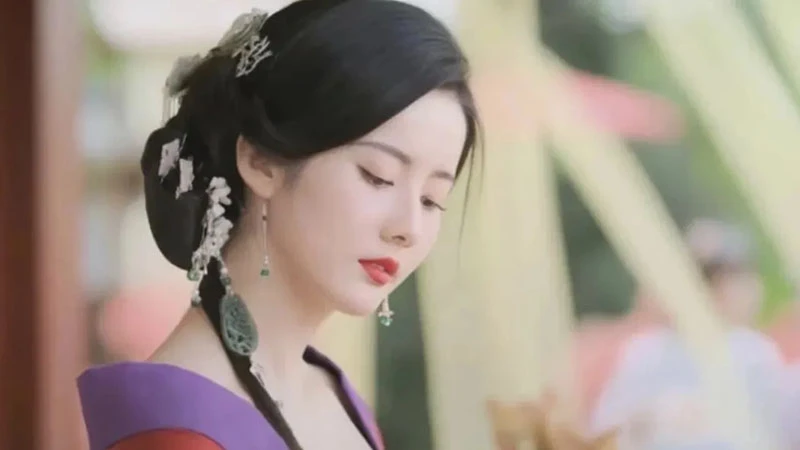 Why Have Off-the-Shoulder Outfits Disappeared from Historical Dramas?